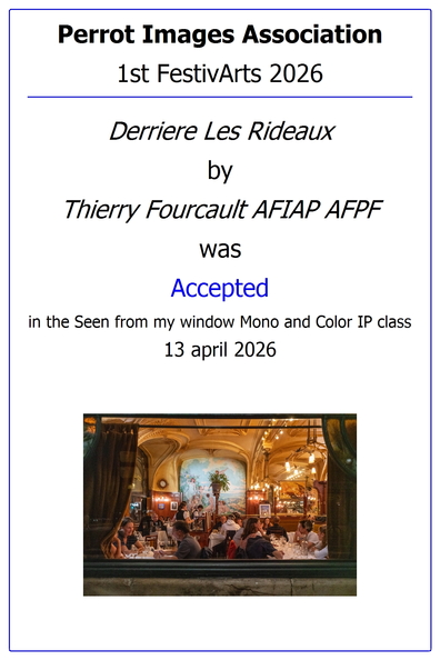 Derriere les rideaux.jpg