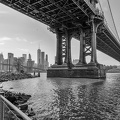 Sous le pont de Manhattan